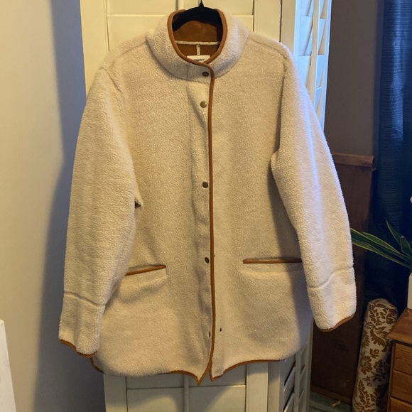 Beautiful Old Navy Sherpa Jacket - Picture 3 of 8